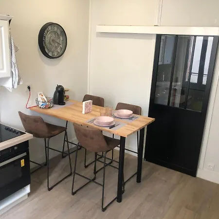 Les Jardins Des Chambrettes アパート